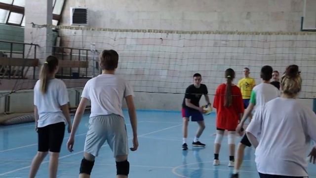 В Симферополе провели турнир по пионерболу среди молодежи смотреть онлайн