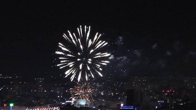 Новогодний салют в Перми на эспланаде 2018 в 02.00 часа смотреть онлайн