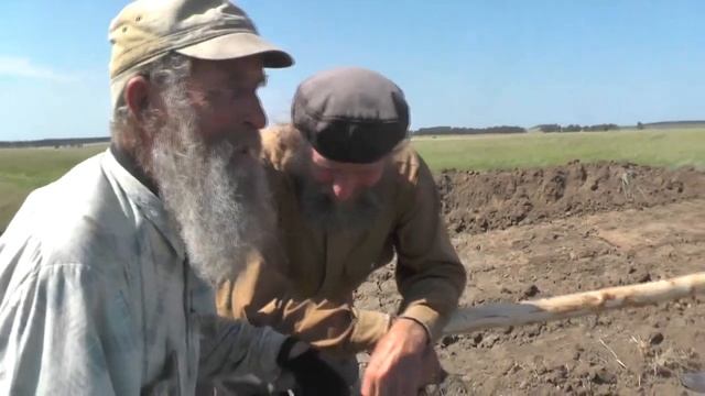 О.Иоаким проверяет нашу работу на всех прудах и всюду.  02. 08. 2019