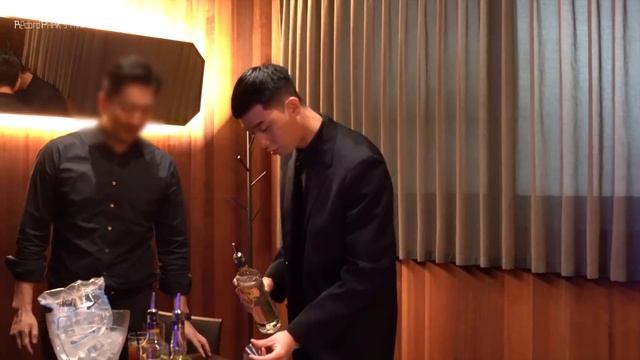 [Track 08] 박서준이 칵테일바 알바생?! 일일 바텐더 체험기 (ENG)