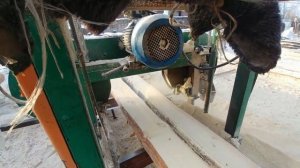 ПИЛИМ ЛЕС НА ЛЕНТОЧНОЙ ПИЛОРАМЕ - ПРОЦЕСС РАСПИЛОВКИ ЛЕСА (КРУГЛЯК ПИЛОВОЧНИК)