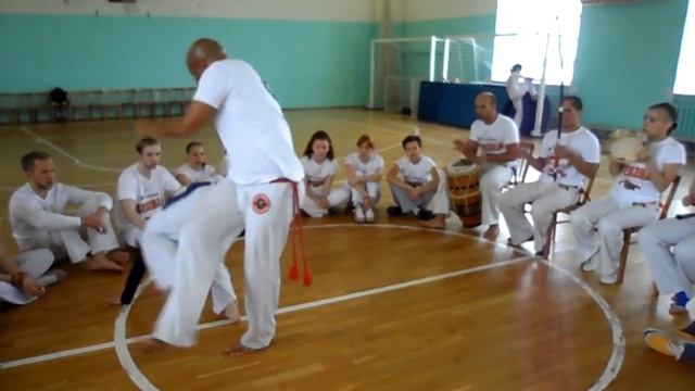 Andorinha (Senzala Moscow) vs mestre Pulmao смотреть онлайн