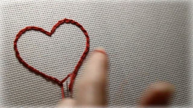 ВЫШИВКА ДЛЯ НАЧИНАЮЩИХ! Вышиваем сердце тамбурным швом// EMBROIDERY FOR BEGINNERS! смотреть онлайн