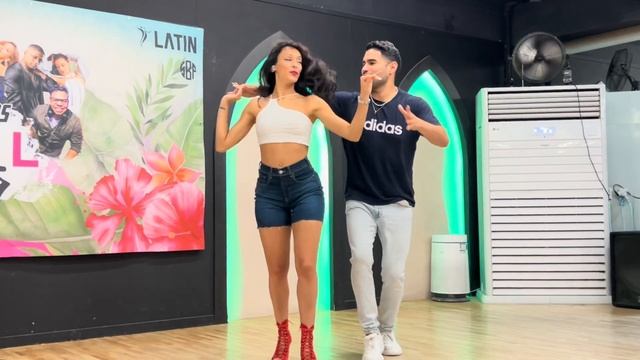 230723 Marco y Sara WS in Seoul Bachata Festival Day 3 / Tu Eres Mi Realidad - Sencillamente Joe смотреть онлайн
