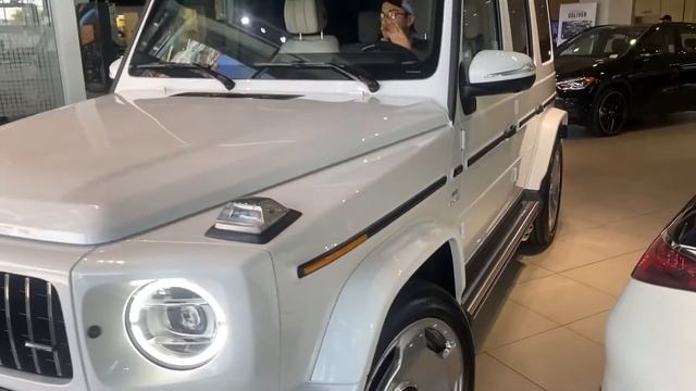 2022 G63 AMG Moonlight White Metallic MBZLA смотреть онлайн