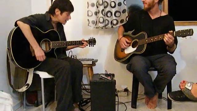 Умка и Данила Лев на квартирнике в Хайфе - Рыжая герла смотреть онлайн