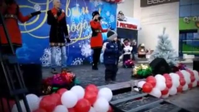 первый выход на сцену. смотреть онлайн