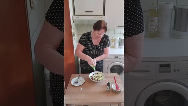Салат ,,Яркий,, смотреть онлайн