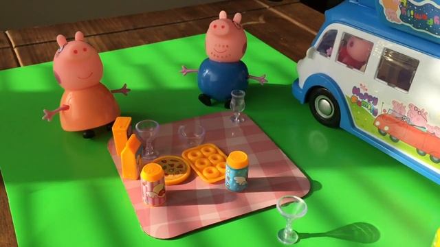 Свинка Пеппа Новый Автобус! Едем на отдых! Peppa Pig New Bus toy for children! Let's go on a picnic