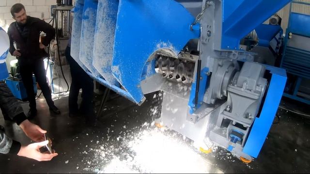 [ОДНОВАЛЬНЫЙ ШРЕДЕР] Вид изнутри в процессе работы PZO-600-SHR смотреть онлайн