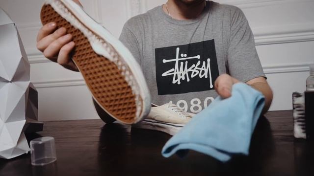 Чистим белую подошву кед VANS с помощью Solemate Cloud FOAM. смотреть онлайн