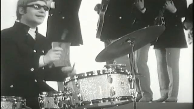 Поющие гитары Песенка велосипедистов смотреть онлайн