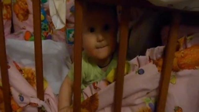 Кирушка смеется в кроватке смотреть онлайн