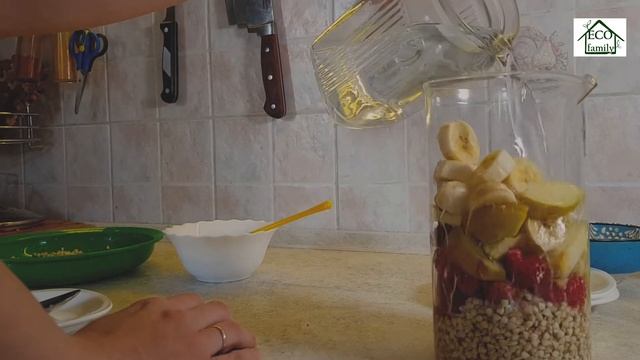 Утренняя каша-смузи из зеленой гречки с фруктами смотреть онлайн