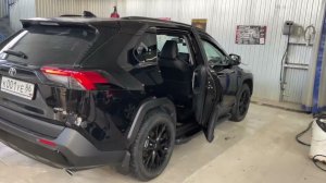 Установили премиальные доводчики дверей от AutoLiftTech.net на Toyota Rav4 2020 года