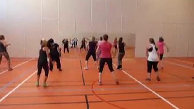 Flashmob fete votive 2015 Saintes Maries de la Mer: vue de dos смотреть онлайн