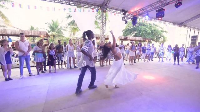 Lambada dancing at Brazouka 3 | Porto Seguro, Brazil смотреть онлайн
