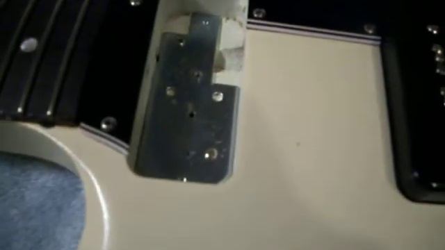 Gibson SG P-90 To P-100 Pickup Swap смотреть онлайн
