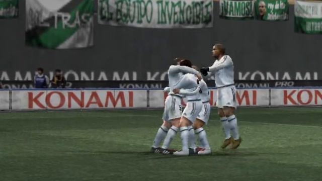 PES 4 recriando golaço de Zidane em 2003 Real Madrid x Racing смотреть онлайн
