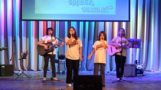 "Родина, дружба, семья!". Клуб самодеятельной песни "Костер" смотреть онлайн