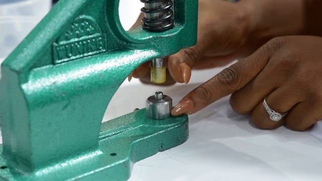 HOW TO USE A MANUAL PEARL (BEAD) SETTING MACHINE смотреть онлайн