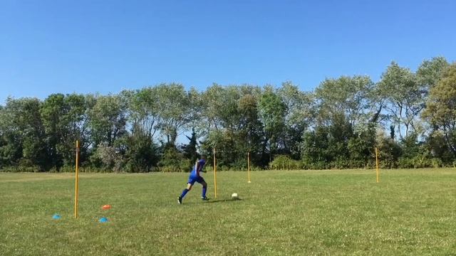 Technical Practice = React Open Up to Drive Forward x Skill Moves - football training 101 смотреть онлайн