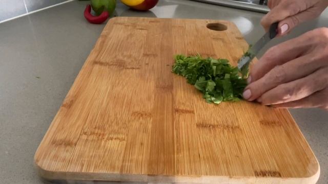 Fresh Mango Avocado Salad l Свежий салат из манго и авокадо смотреть онлайн