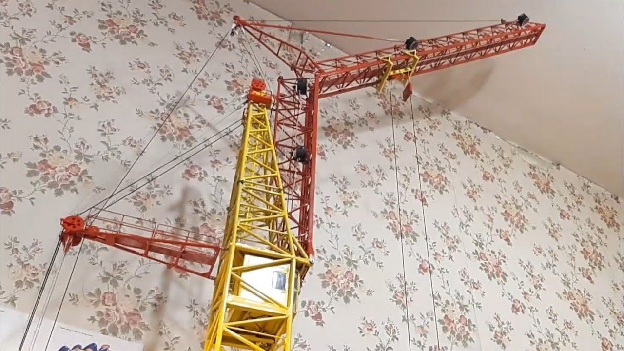 Модель башенного крана КБ-502.