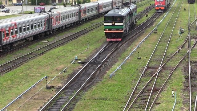 04.07.2022г. Великие Луки. Движение поездов у вокзала. смотреть онлайн