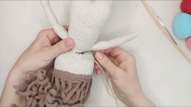 Как пришить голову кукле Мастер-класс Вязание крючком How to sew a head on a doll Crochet Pattern смотреть онлайн