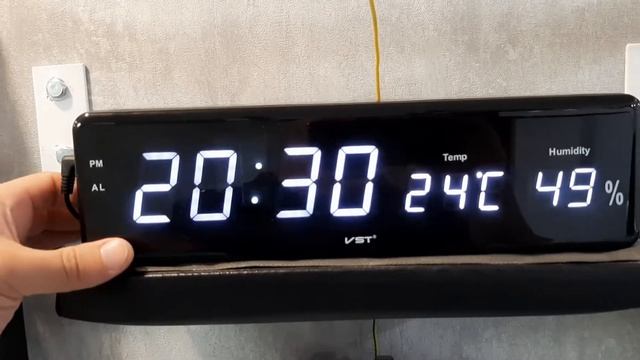 Электронные часы будильник, показывают температуру и влажность. смотреть онлайн