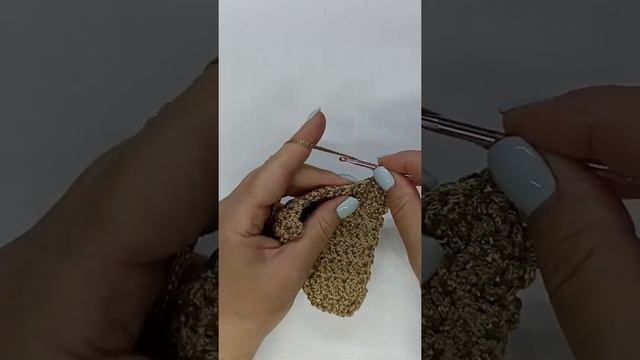 Несложный узор крючком, который подойдёт для вязания из полиэфирного шнура смотреть онлайн