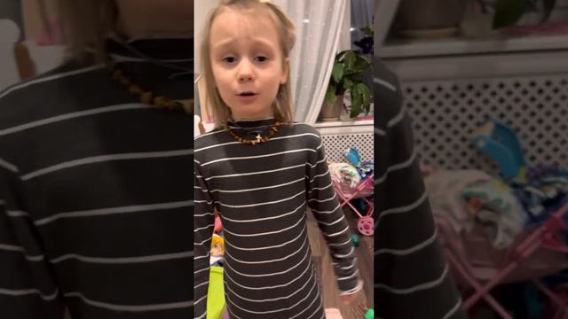 Почему ребёнок продаёт куклы😁 «мне нужны деньги!» смотреть онлайн