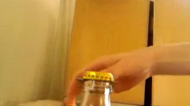 как красиво открыть бутылку газировки ))) смотреть онлайн