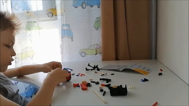 Разбираем погрузчик 42116 LEGO Technic смотреть онлайн
