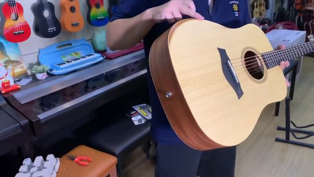 Đập hộp Taylor A10 Chính Hãng cho em Yến Nhi tại Tiến Nguyễn Music смотреть онлайн