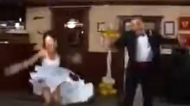 Офигенный свадебный танец смотреть онлайн