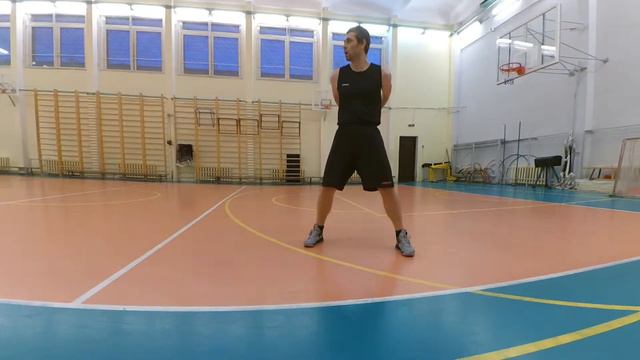 Двумя руками между ног На ловкость смотреть онлайн
