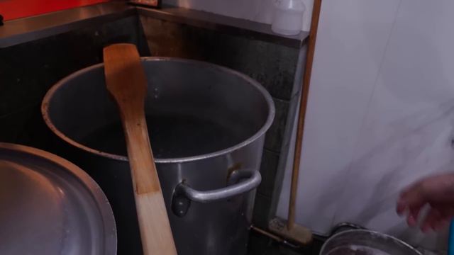 【家系】絶えぬ行列！ファンが殺到する家系ラーメンがこちらです。【横浜ラーメン おか本】 смотреть онлайн