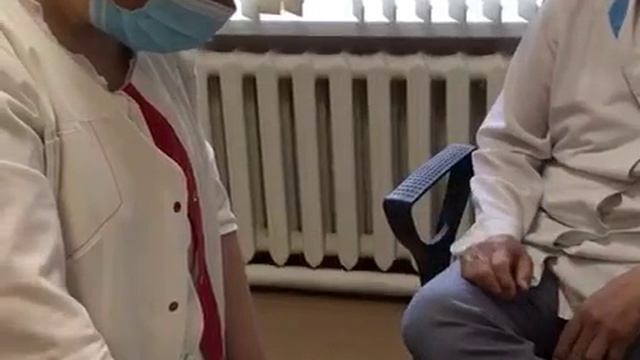 Вколола воду вместо "Спутника" смотреть онлайн