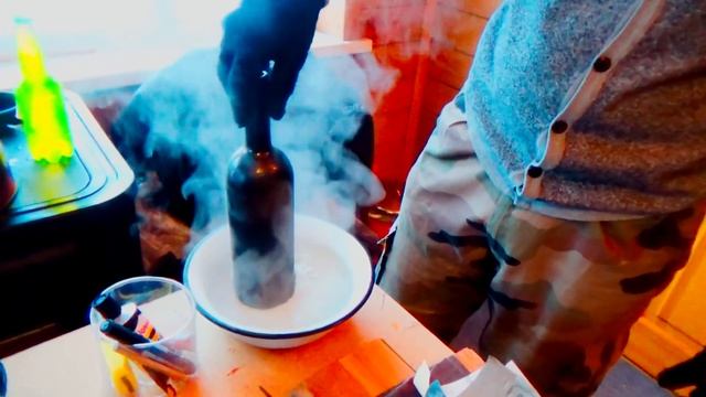 DIY. Подсвечник из стеклянной бутылки своими руками. ЛАЙФХАК. смотреть онлайн