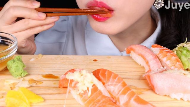 ASMR SALMON SUSHI 🍣 MUKBANG REAL EATING SOUNDS смотреть онлайн