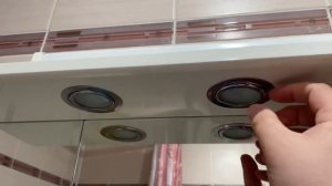 Замена лампочки во встроенном светильнике в ванной