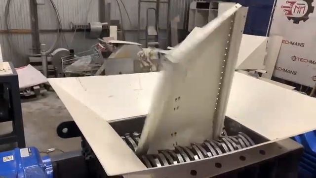 Шредер промышленный. Измельчитель. Показываем как работает смотреть онлайн