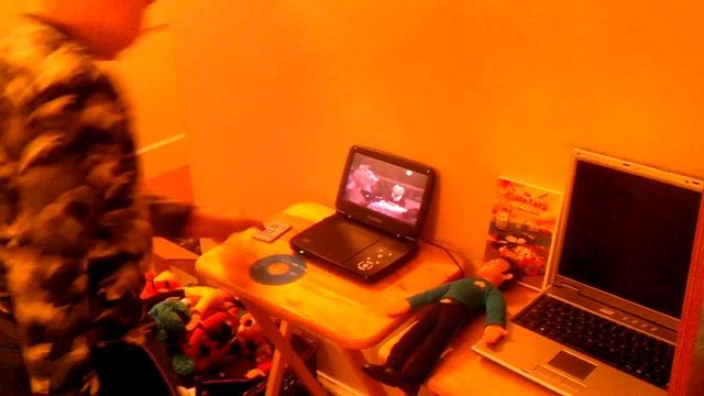 Stephen using remote on DVD player смотреть онлайн