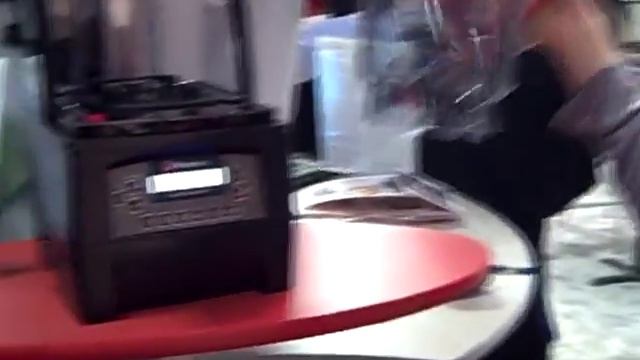 Vitamix "The Quiet One" 3 Horsepower Blender смотреть онлайн