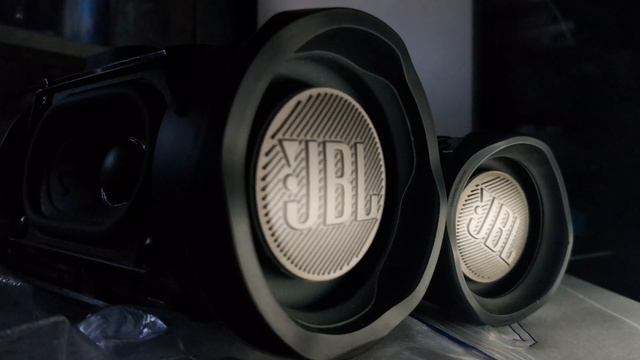 JBL Charge 4 (GG) vs JBL Flip 5 (TL) смотреть онлайн