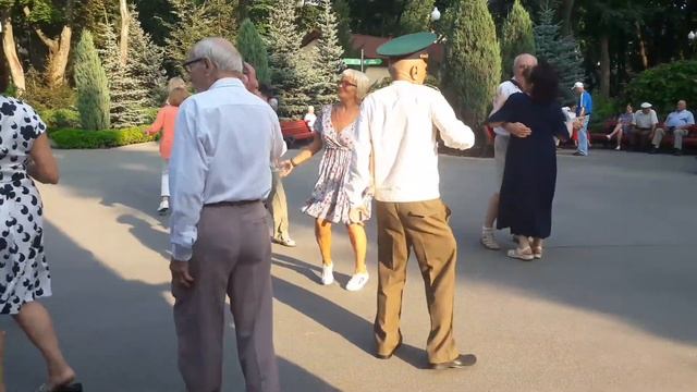 Ты крутила мной, Ламбада!!!??Танцы в парке Горького!!!??Харьков 2021 смотреть онлайн