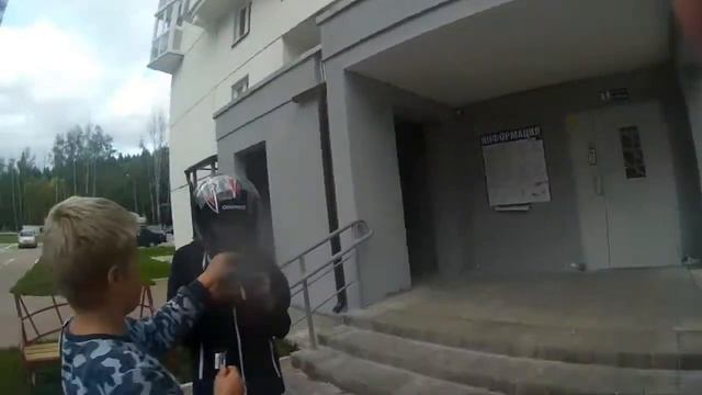 Скинули рабочий телефон с 18 этажа... смотреть онлайн