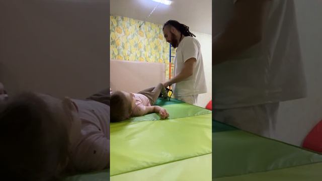 Спастический тетрапарез, 4 уровень// Не ползает// Сама не стоит смотреть онлайн